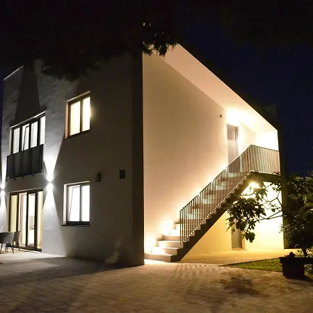 House Dodik In Tar 招待所